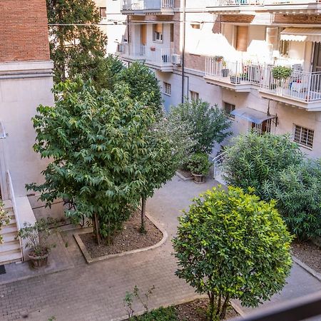 Altalena Sulla Piazza, Un Affaccio D'Eccezione Apartment Modena Exterior photo